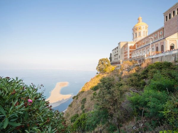 Tindari è conosciuta in tutta la Sicilia per la sua bellissima Madonna nera