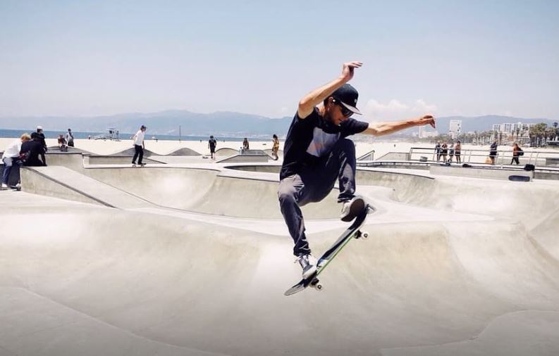skaters a venice beach california