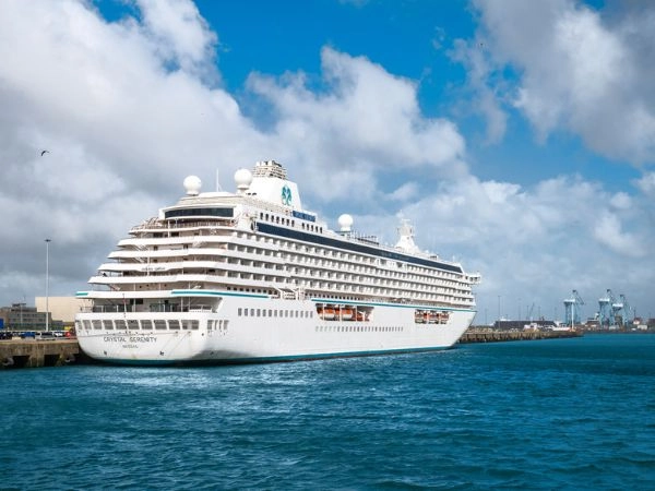 Nave da crociera Crystal Serenity nel porto di Zeebrugge, Belgio