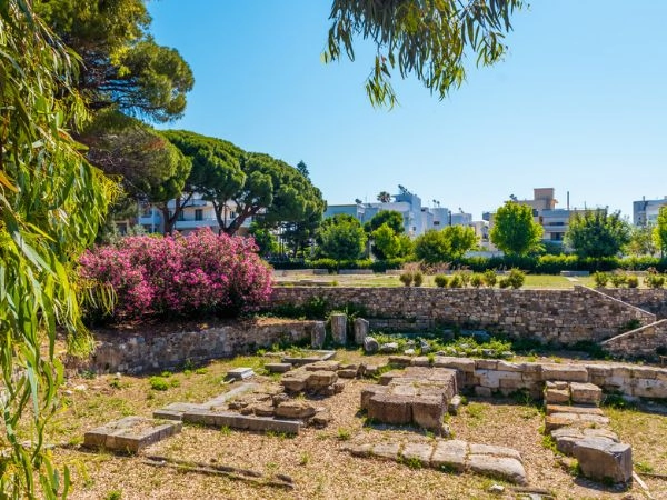 Rovine dell'Altare di Dioniso e del Tempio di Attalidi nell'Antica Agora nella città di Kos, isola di Kos, Grecia