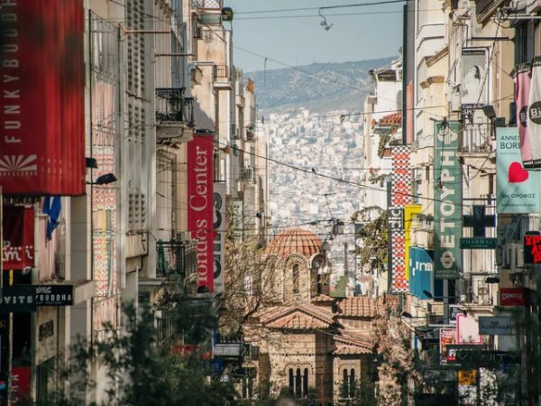 Via Ermou è la strada delle boutique della moda e del lusso