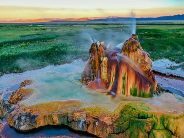 Fly Geyser, la storia di un pozzo che è diventato un geyser