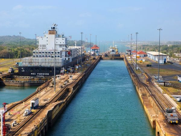 Panama canal, three-Chamber gateway Gatun