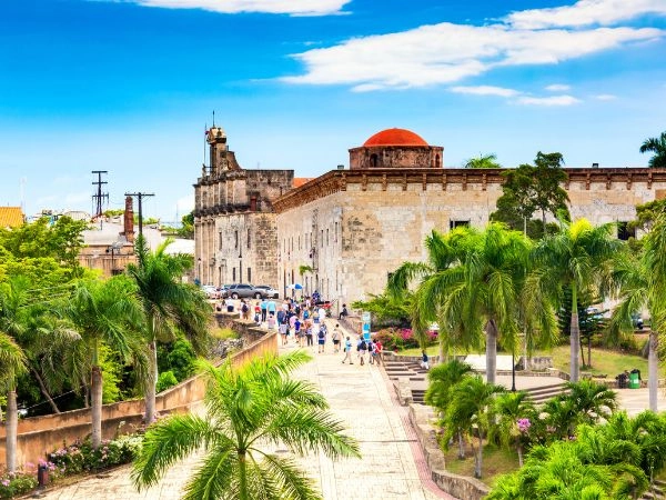 Piazza di Spagna e via Calle Las Damas nel centro coloniale di Santo Domingo