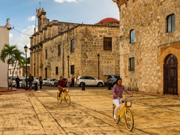 Strada del Pantheon Nazionale con Calle Las Damas la strada più antica e meglio conservata della città vecchia