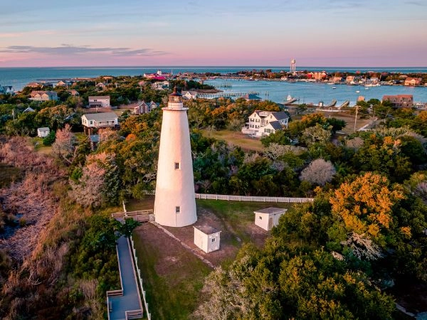 Faro di Ocracoke sull'isola di Ocracoke nella Carolina del Nord, USA