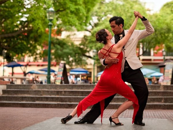 Se ti avventuri in Argentina per la tua luna di miele, preparati alle danze sensuali del Tango