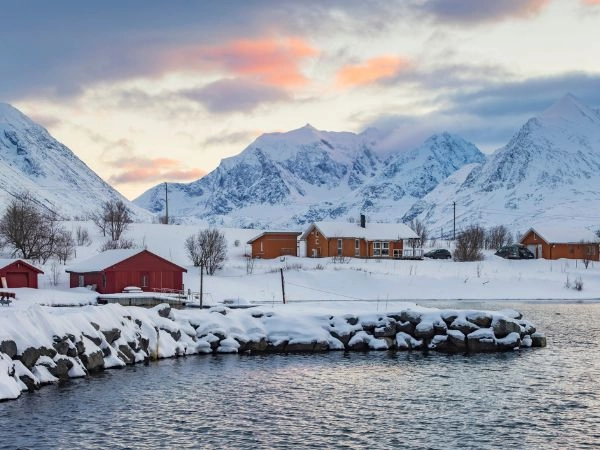Le Alpi di Lyngen, luogo ideale per gli appassionati di escursionismo, sci alpino e altre attività all'aria aperta