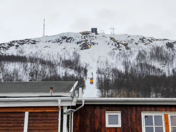 Prendere la funivia Fjellheisen a Tromsø