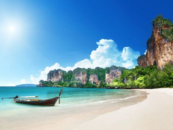 le acque di giada al largo della costa di Krabi