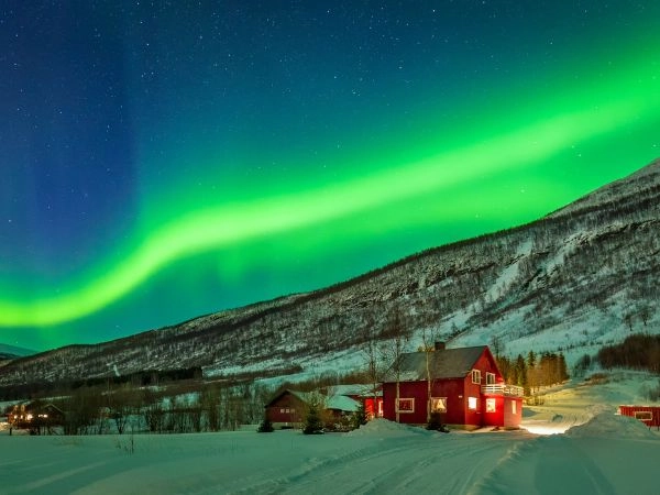 Norvegia migliore destinazione per vedere l'aurora boreale dall'autunno a metà aprile