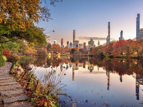 Passeggiare per Central Park per immergervi nelle immagini e nei suoni del Grande Mela
