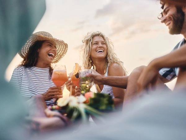 partire da solo o con gli amici in un viaggio di gruppo