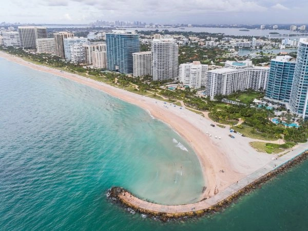 Il ricco quartiere di Bal Harbour, con i suoi hotel di lusso