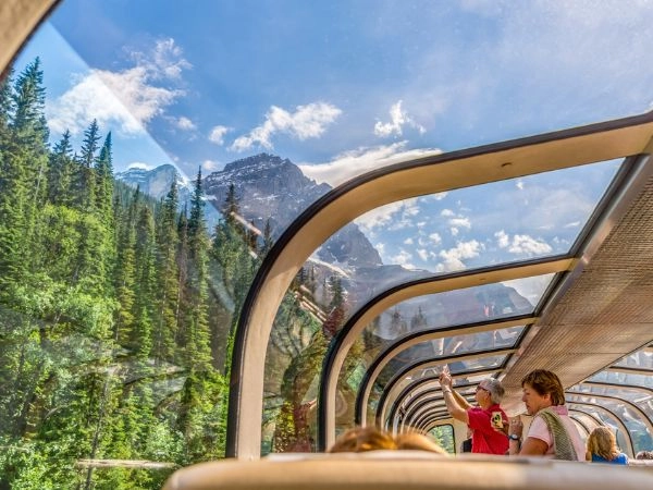 Rocky Mountaineer, il treno panoramico prevede infatti più classi di vagoni con costi abbastanza diversi tra loro