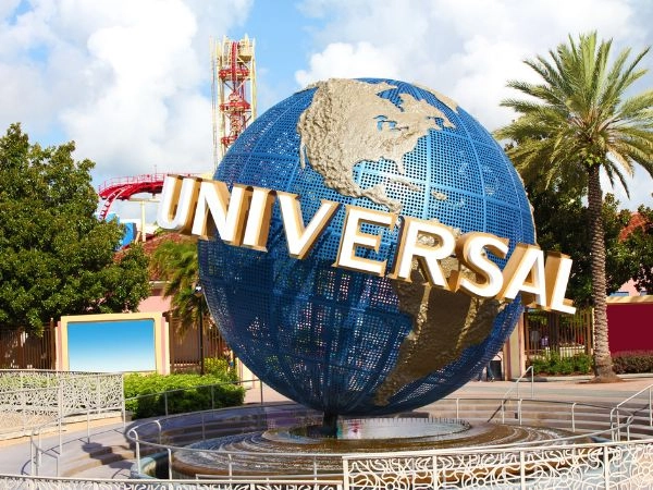 Visitare l'iconico globo universale nel parco degli Universal Studio di Orlando