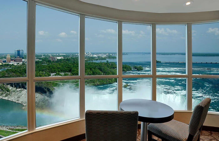 hotel sulle Cascate del Niagara canadesi Embassy Suites by Hilton Niagara Falls