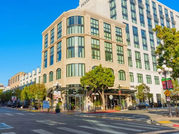 Pendry Hotel a San Diego si trova nel Gaslamp Quarter, in una zona centrale, e si sviluppa su 12 piani