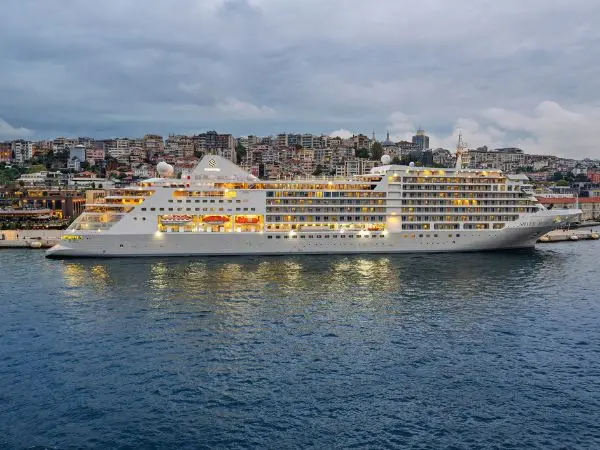 Piscina panoramica e comfort alle stelle con Silversea Cruises