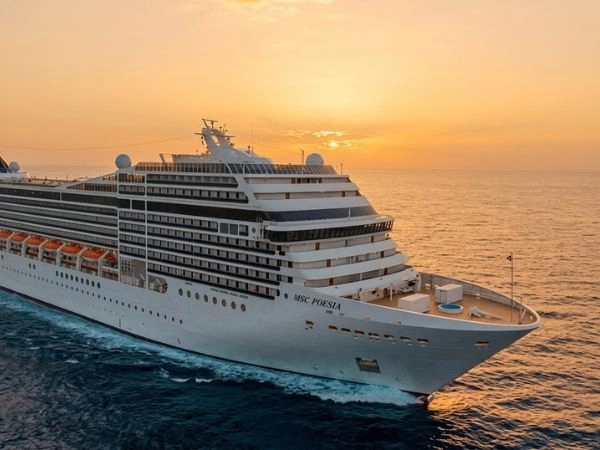 Poesia, la nave della flotta, offre ristoranti gourmet, pizzerie e bufet