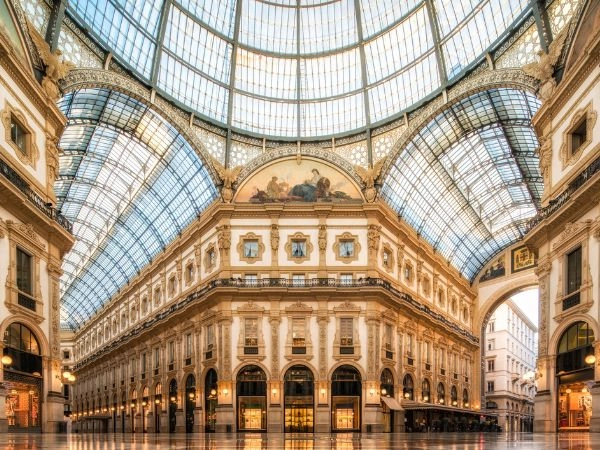 la Galleria Vittorio Emanuele II è una galleria commerciale coperta risalente al XIX secolo