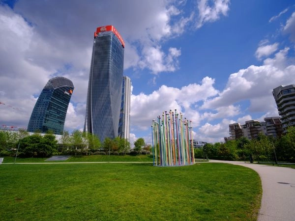la Torre Isozaki è un'icona architettonica di City Life