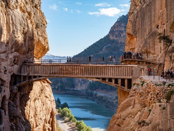 Il Caminito del Rey, una passerella naturale sospesa su una gola stretta e profonda