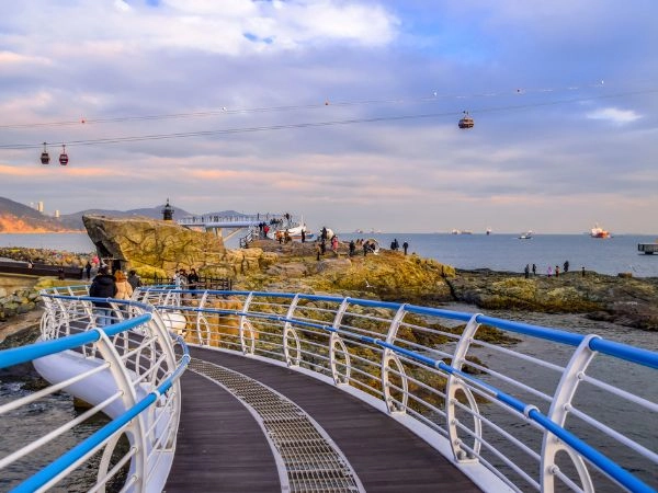 Percorrere il Songdo Skywalk e ammirare il panorama sul mare