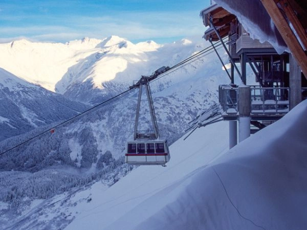 Tramvia Alyeska tra montagne, panorami spettacolari e natura selvaggia