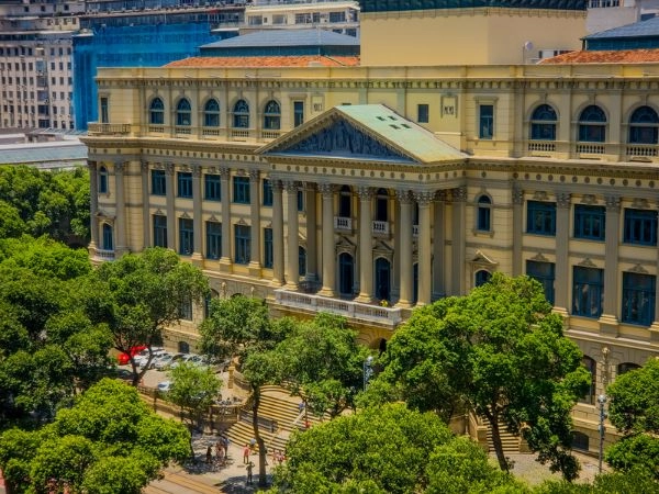visitare la famosa piazza Cinelândia