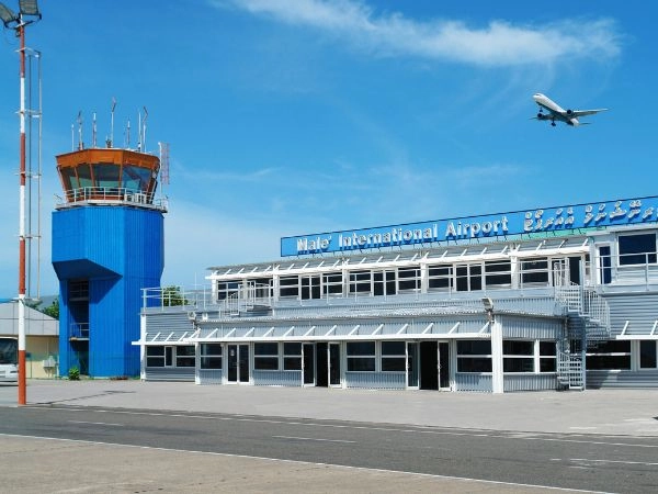 Alle Maldive si arriva in aereo al Malé International Airport.