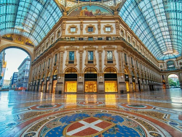 La Galleria Vittorio Emanuele II è stata progettata e realizzata nel corso della seconda metà del XIX secolo