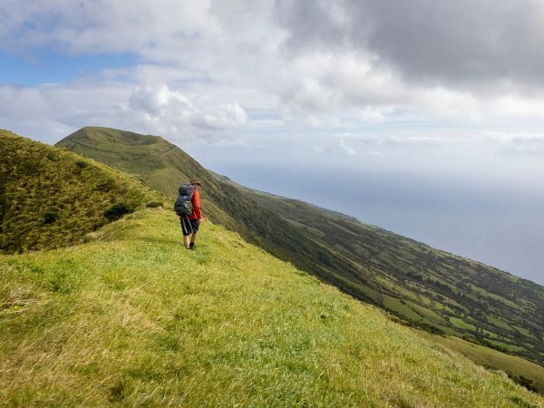 Esplorare l'essenza selvaggia delle Azzorre per un'esperienza di trekking indimenticabile