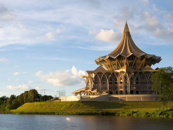 Scoprire Kuching e vivere l’atmosfera del Borneo malese