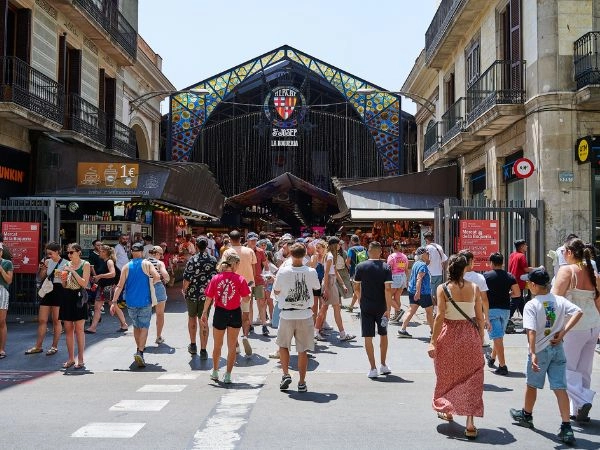 Visitare il mercato de La Boqueria nel distretto di Ciutat Vella