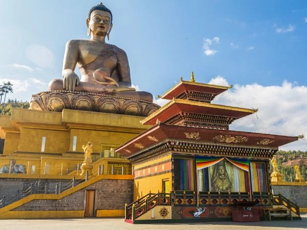 Buddha Dordenma, situato in cima ad una collina nel Parco di Kuenselphodrang