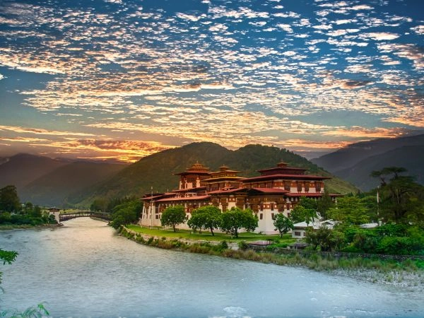 Visitare il Punakha Dzong o ‘Palazzo della Grande Felicità’