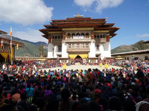 Visitare il monastero Gangty Goempa e scoprire la spiritualità del Bhutan