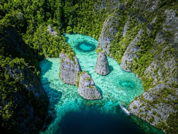 Waigeo, Misool, Salawati e Batanta e, insieme, formano un enorme parco marino