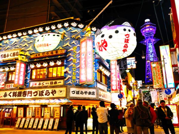 L’atmosfera retrò di Shinsekai