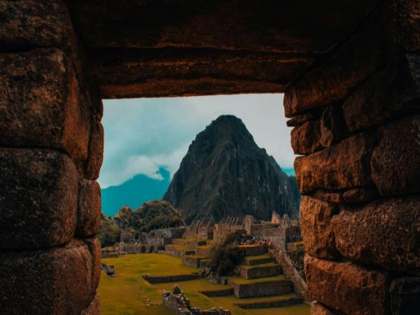 Cuzco, antica capitale Inca tra storia, tradizioni e montagne andine.