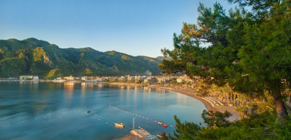 Icmeler Beach nella baia di Marmaris in Turchia
