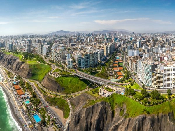 Lima, tra architettura coloniale, quartieri vivaci e affacci sull’Oceano Pacifico
