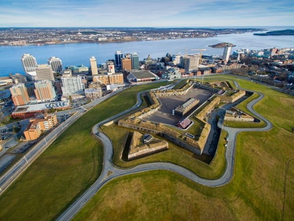 Citadel di Halifax continua a vegliare sul centro città