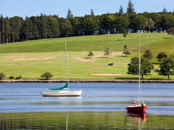 Golf in Nuova Scozia tra percorsi panoramici, scogliere oceaniche e paesaggi naturali spettacolari