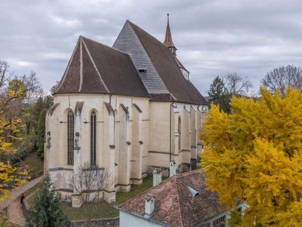 La Biserica din Deal, ovvero la chiesa sulla collina, risalente al 1345