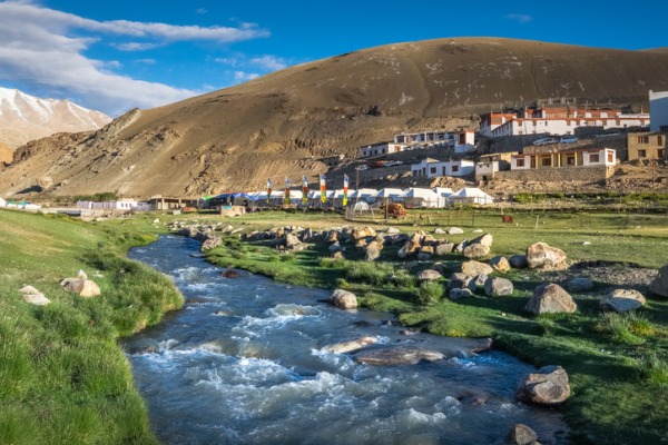 india-paesaggio-allevamento-montafne-fiume