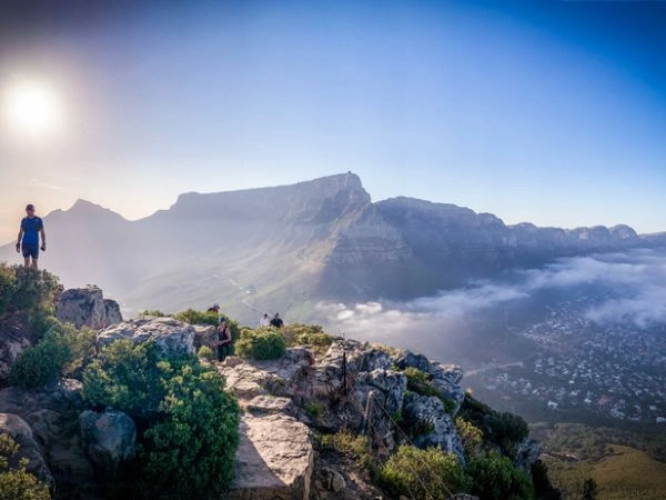 Viaggiare a Table Mountain tra panorami spettacolari, natura e avventura