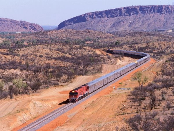 Se The Ghan attraversa l’Australia da sud a nord, l’Indian Pacific la percorre da est a ovest.