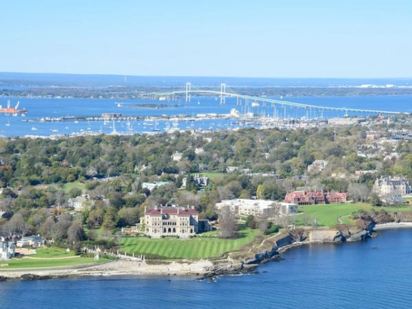 Newport con le sue ville, paragonate ai più bei castelli e dimore della nobiltà europea